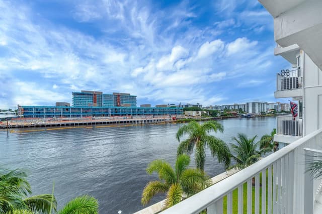 1536 SE 15TH Court # 404, Deerfield Beach FL 33441 - Deerfield Beach, FL - Photo 2