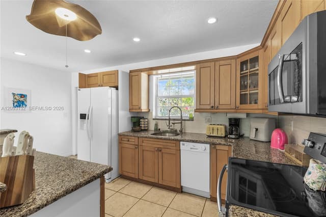 809 SE 14th Dr, Deerfield Beach FL 33441 - Deerfield Beach, FL - Photo 3