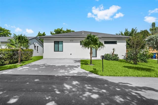 808 NW 5th Ter, Hallandale Beach FL 33009 - Hallandale Beach, FL - Photo 2