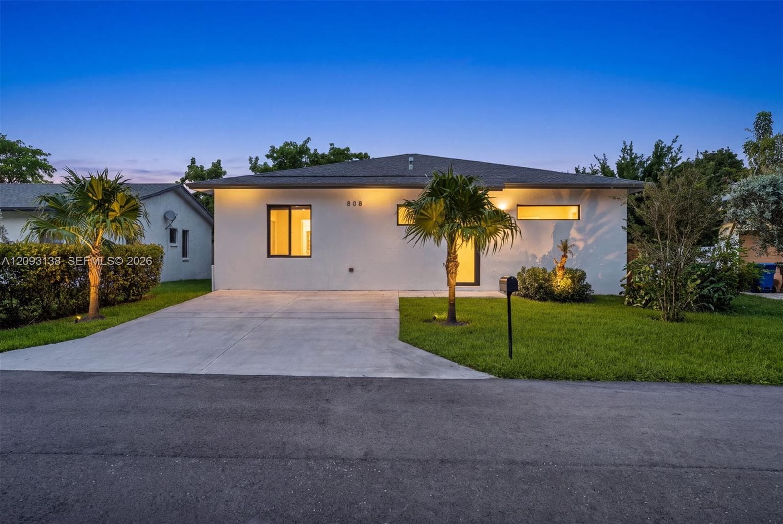 808 NW 5th Ter, Hallandale Beach FL 33009 - Hallandale Beach, FL - Photo 1