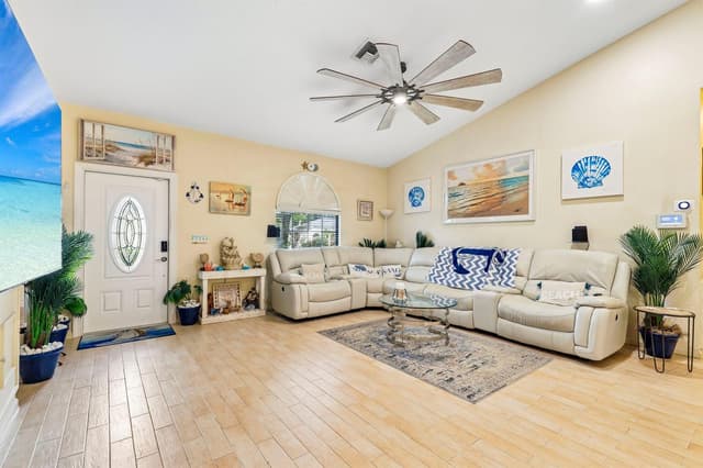 141 Lexington Drive, Royal Palm Beach FL 33411 - Royal Palm Beach, FL - Photo 6