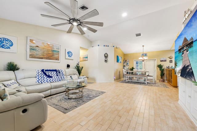 141 Lexington Drive, Royal Palm Beach FL 33411 - Royal Palm Beach, FL - Photo 7