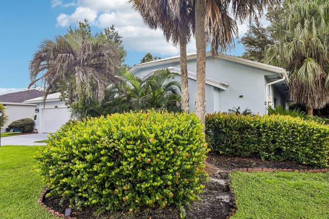 141 Lexington Drive, Royal Palm Beach FL 33411 - Royal Palm Beach, FL - Photo 3