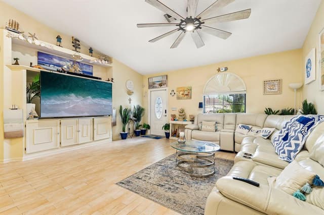 141 Lexington Drive, Royal Palm Beach FL 33411 - Royal Palm Beach, FL - Photo 5