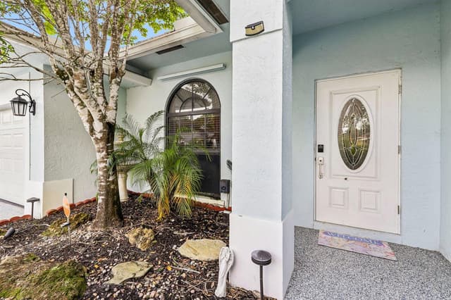141 Lexington Drive, Royal Palm Beach FL 33411 - Royal Palm Beach, FL - Photo 4