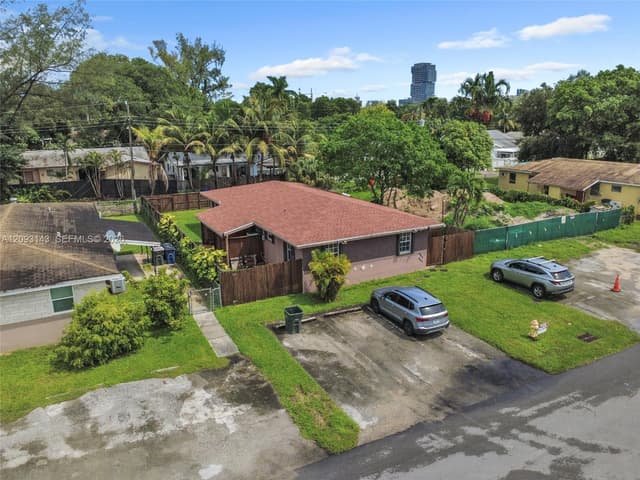 401 SW 4th Ter, Hallandale Beach FL 33009 - Hallandale Beach, FL - Photo 4