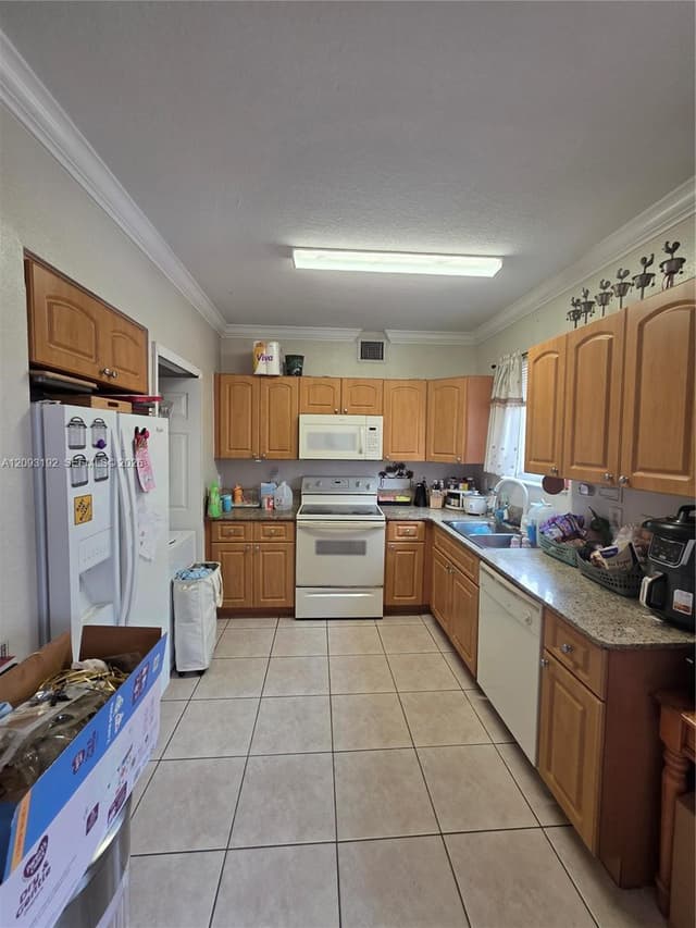 7251 NW 174th Ter # 102, Hialeah FL 33015 - Hialeah, FL - Photo 3