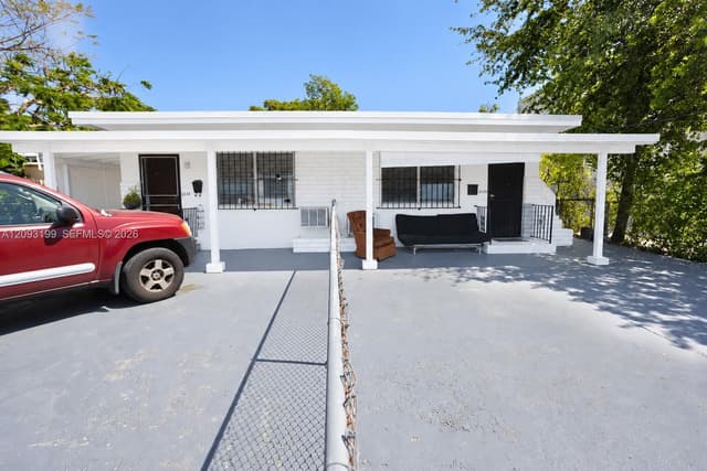2135 NW 1st Ter, Miami FL 33125 - Miami, FL - Photo 2