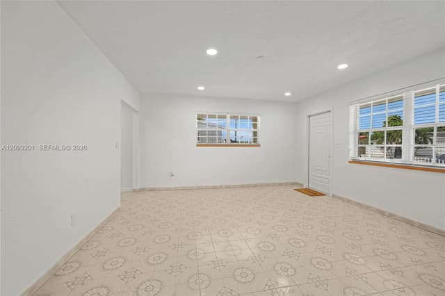 1250 W 34th St, Hialeah FL 33012 - Hialeah, FL - Photo 3