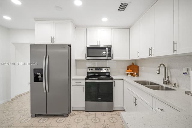1250 W 34th St, Hialeah FL 33012 - Hialeah, FL - Photo 5