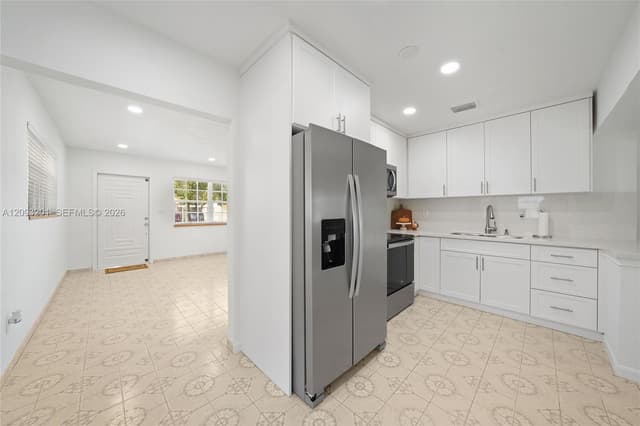 1250 W 34th St, Hialeah FL 33012 - Hialeah, FL - Photo 4