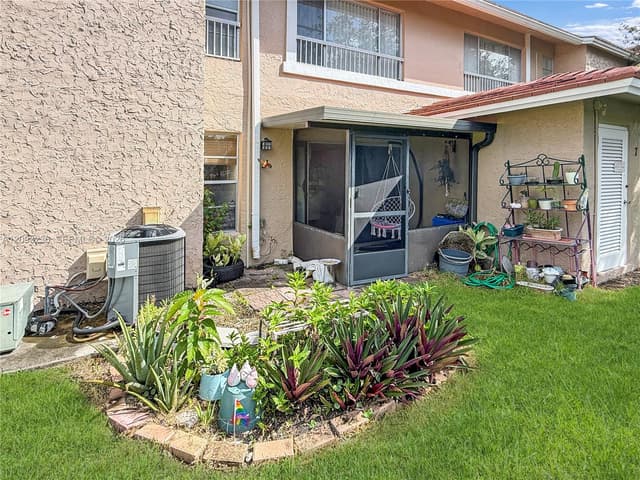 9926 Twin Lakes Dr # D, Coral Springs FL 33071 - Coral Springs, FL - Photo 2