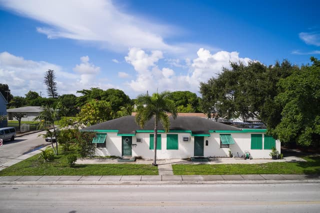 1114 7th Avenue N, FL 33460 - Photo 2