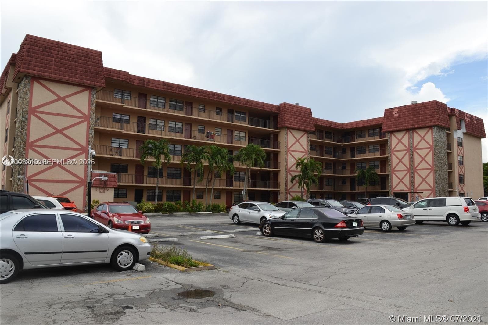 1325 W 68th St # 221, Hialeah FL 33014