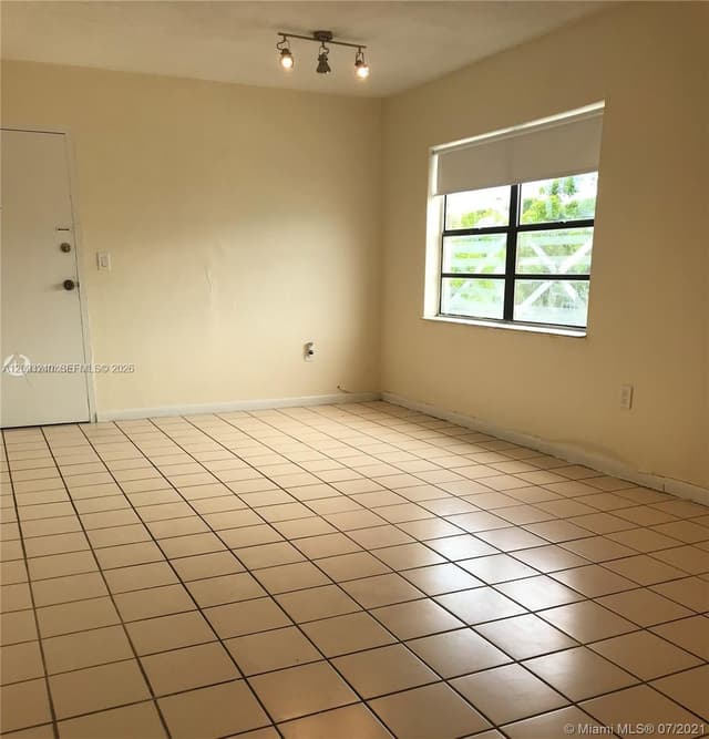 1325 W 68th St # 221, Hialeah FL 33014 - Hialeah, FL - Photo 4