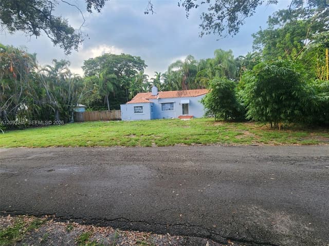 1107 NE 117th St, Biscayne Park FL 33161 - Biscayne Park, FL - Photo 3