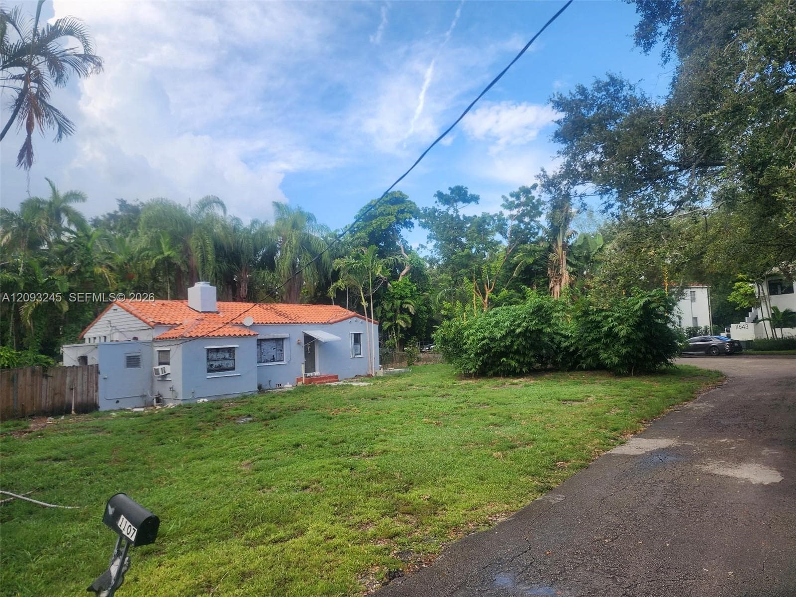 1107 NE 117th St, Biscayne Park FL 33161 - Biscayne Park, FL - Photo 1