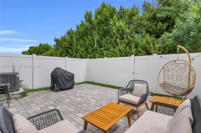 11127 W 32nd Ln, Hialeah FL 33018 - Hialeah, FL - Photo 7