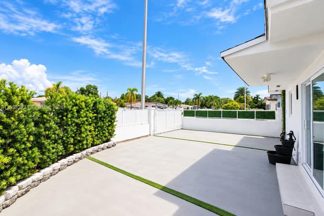 798 W 31st St, Hialeah FL 33012 - Hialeah, FL - Photo 2
