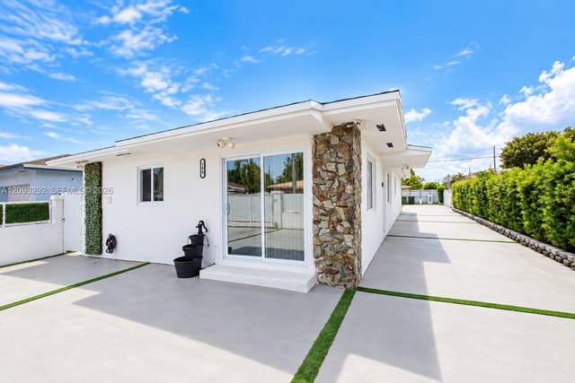 798 W 31st St, Hialeah FL 33012 - Hialeah, FL - Photo 3