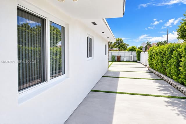 798 W 31st St, Hialeah FL 33012 - Hialeah, FL - Photo 4