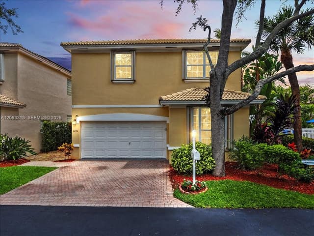 1241 Grant St, Hollywood FL 33019 - Hollywood, FL - Photo 2