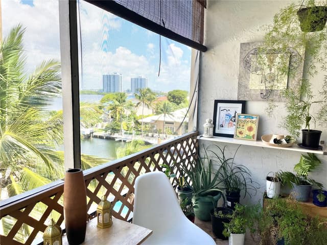 2935 NE 163rd St # 5P, North Miami Beach FL 33160 - North Miami Beach, FL - Photo 2