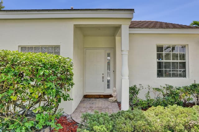 106 HAMILTON Terrace, Royal Palm Beach FL 33414 - Royal Palm Beach, FL - Photo 3