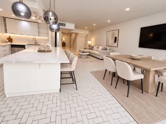 712 NE 26th Ave, Hallandale Beach FL 33009 - Hallandale Beach, FL - Photo 2