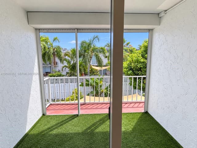 712 NE 26th Ave, Hallandale Beach FL 33009 - Hallandale Beach, FL - Photo 6