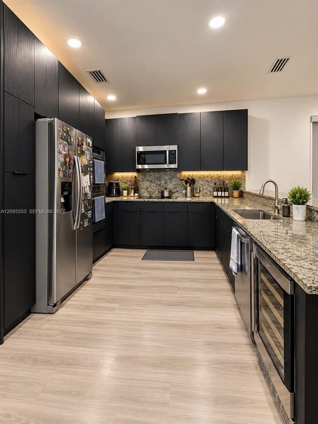 8830 NW 101st Pl, Doral FL 33178 - Doral, FL - Photo 7