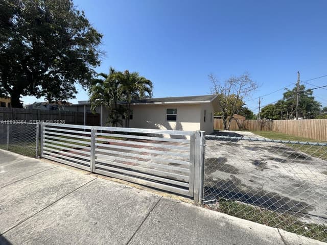 991 E 20th St, Hialeah FL 33013 - Hialeah, FL - Photo 2