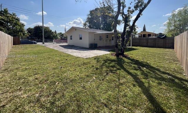 991 E 20th St, Hialeah FL 33013 - Hialeah, FL - Photo 4