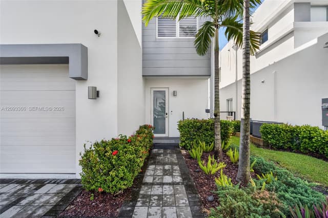 10370 NW 67th Ter, Doral FL 33178 - Doral, FL - Photo 2