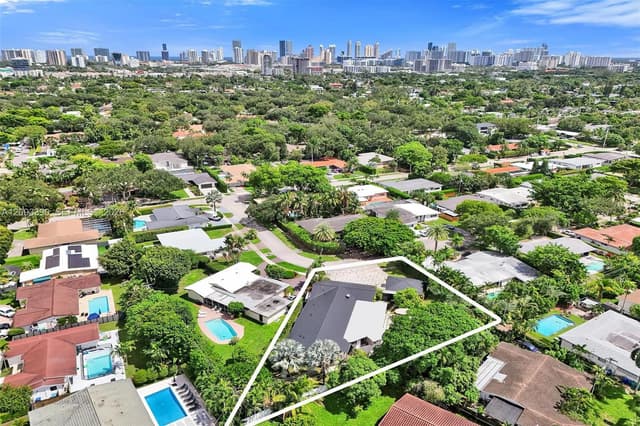 20100 NE 20th Ct, Miami FL 33179 - Miami, FL - Photo 2