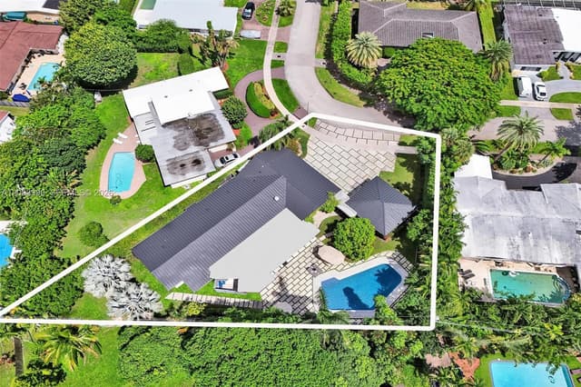 20100 NE 20th Ct, Miami FL 33179 - Miami, FL - Photo 3
