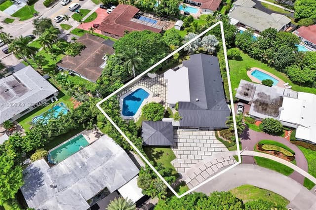 20100 NE 20th Ct, Miami FL 33179 - Miami, FL - Photo 4
