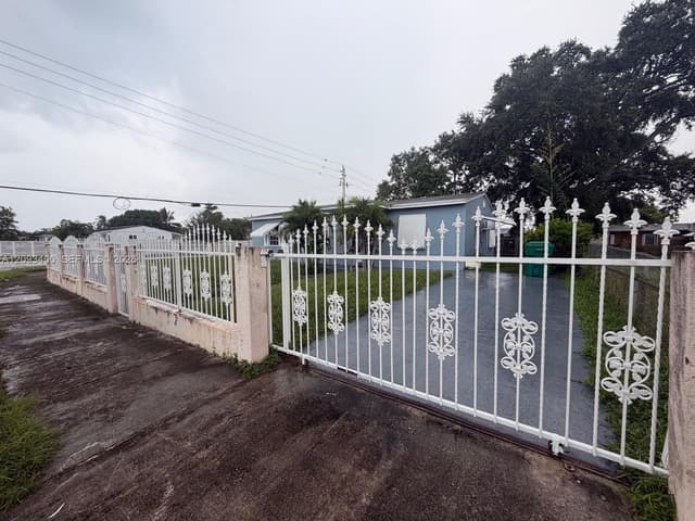16000 NW 17th Ct, Miami Gardens FL 33054 - Miami Gardens, FL - Photo 7