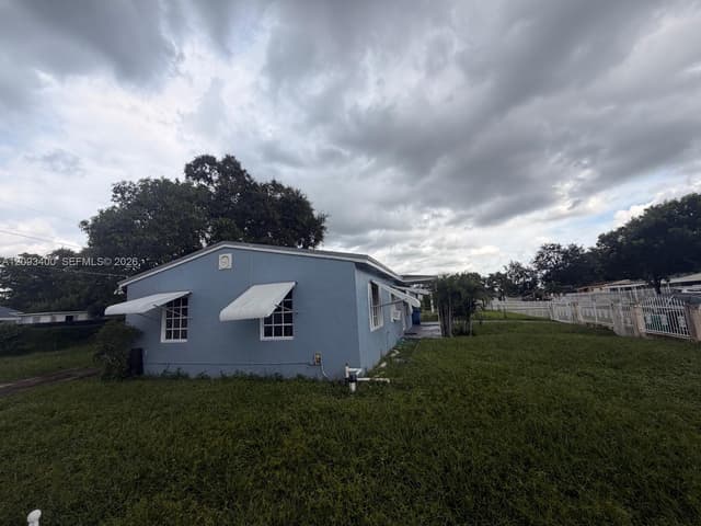16000 NW 17th Ct, Miami Gardens FL 33054 - Miami Gardens, FL - Photo 4