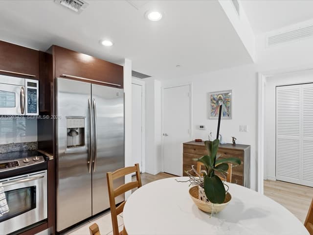 950 Brickell Bay Dr # 1208, Miami FL 33131 - Miami, FL - Photo 2