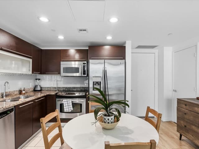 950 Brickell Bay Dr # 1208, Miami FL 33131 - Miami, FL - Photo 3