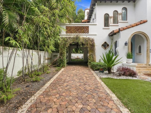 421 Sarto Ave, Coral Gables FL 33134 - Coral Gables, FL - Photo 7