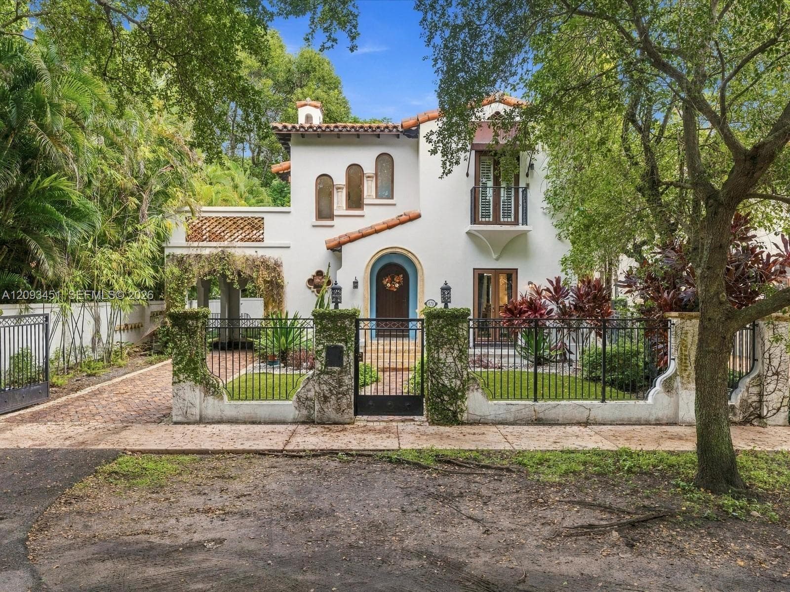 421 Sarto Ave, Coral Gables FL 33134 - Coral Gables, FL - Photo 1