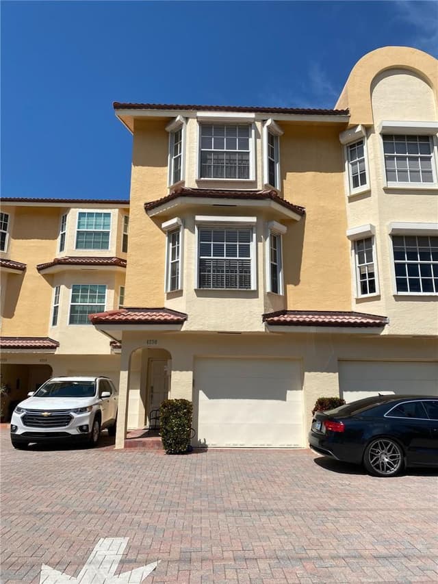 4230 N OCEAN Drive, Hollywood FL 33019 - Hollywood, FL - Photo 2