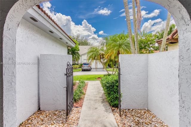 2156 Baton Rouge, Weston FL 33326 - Weston, FL - Photo 4