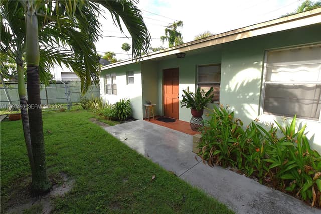 418 Conniston Rd, West Palm Beach FL 33405 - West Palm Beach, FL - Photo 2