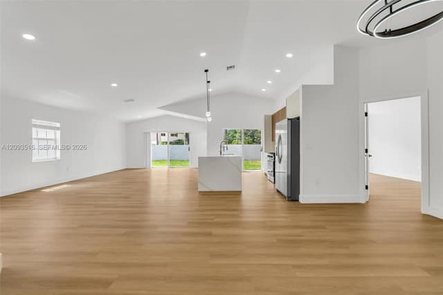 16 Gables Blvd, Weston FL 33326 - Weston, FL - Photo 6