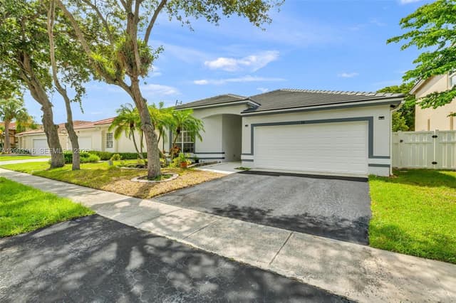 16 Gables Blvd, Weston FL 33326 - Weston, FL - Photo 3