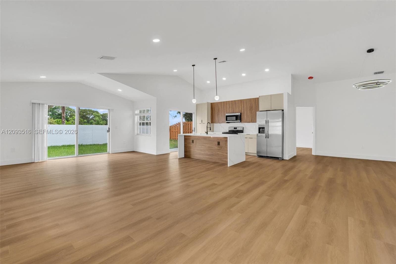 16 Gables Blvd, Weston FL 33326 - Weston, FL - Photo 1