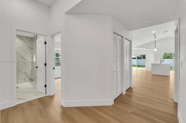 16 Gables Blvd, Weston FL 33326 - Weston, FL - Photo 5